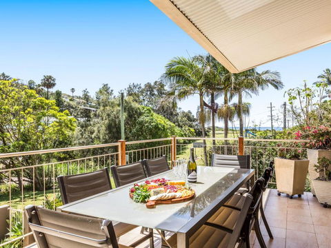 The Stanwell Beach Glass House - Beach & Pool - Australian Directory 3