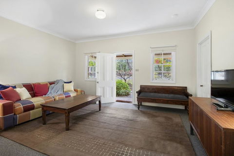 THE TEACHERS COTTAGE - Australian Directory 0