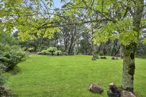 THE TEACHERS COTTAGE - Australian Directory 1