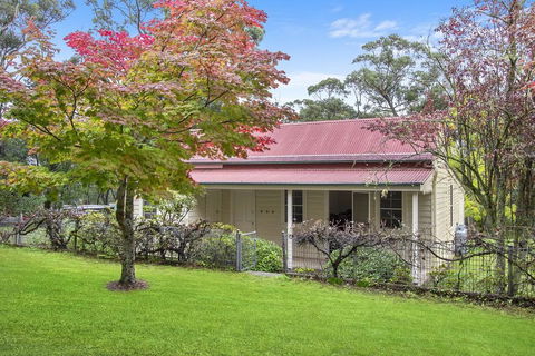 THE TEACHERS COTTAGE - Australian Directory 3