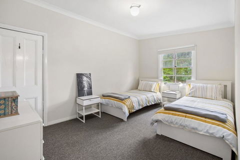 THE TEACHERS COTTAGE - Australian Directory 2