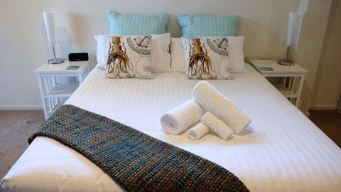 THE TIN SHED Couples Accommodation At Bay Of Fires - Australian Directory 0