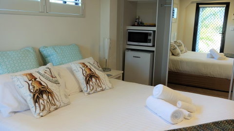 THE TIN SHED Couples Accommodation At Bay Of Fires - Australian Directory 3