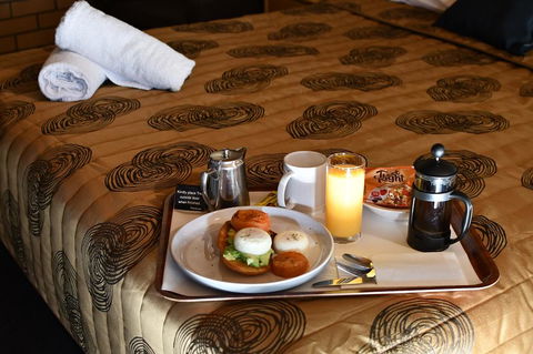 The Town House Motor Inn - Australian Directory 2