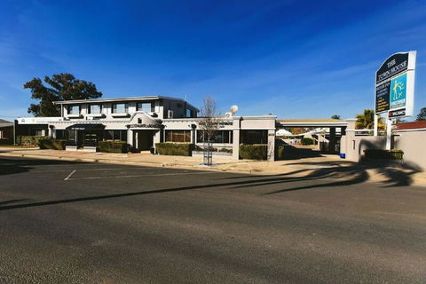 The Town House Motor Inn - Australian Directory 0