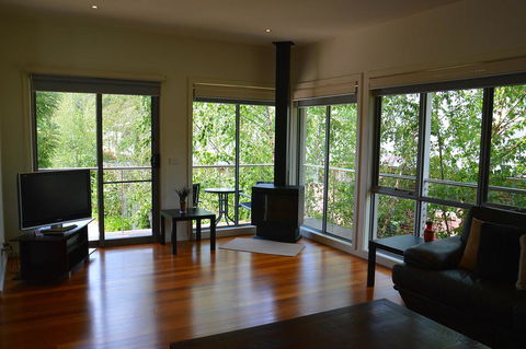 The Track - Beautiful Townhouse In Bright - Australian Directory 2
