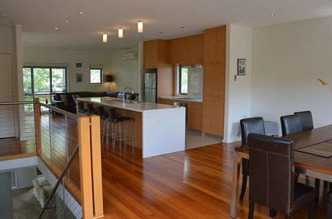 The Track - Beautiful Townhouse In Bright - Australian Directory 1