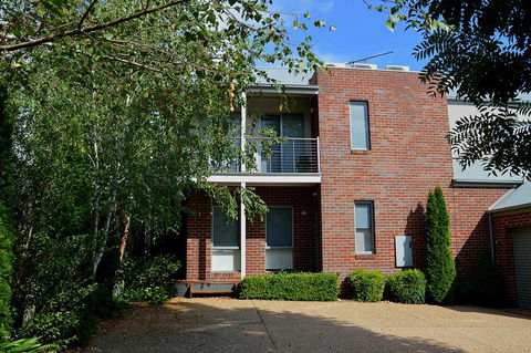 The Track - Beautiful Townhouse In Bright - Australian Directory 0