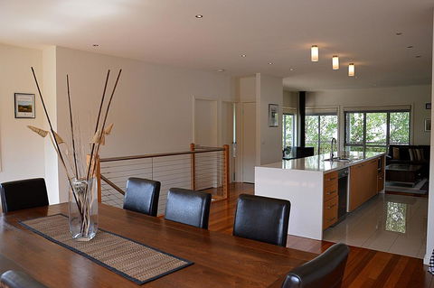 The Track - Beautiful Townhouse In Bright - Australian Directory 3