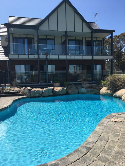 The View On Grossmans - Australian Directory 0