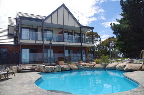 The View On Grossmans - Australian Directory 2