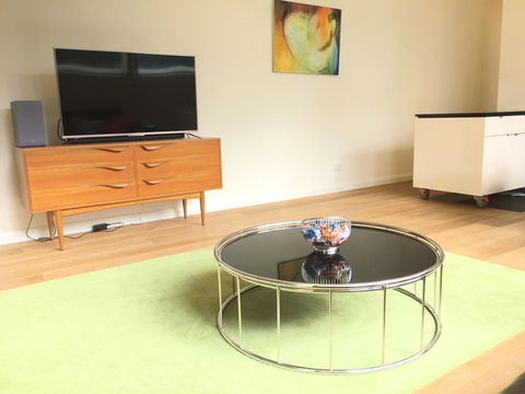 The Walkup: Luxury Central 3BD Apartment+Gym+Pool - Australian Directory 2