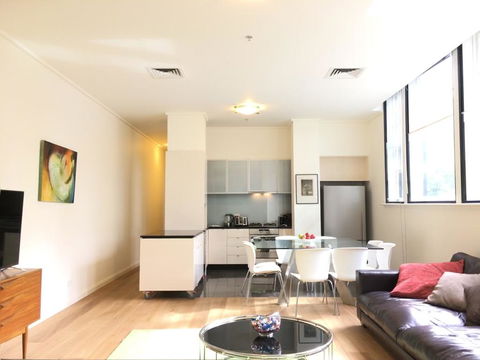 The Walkup: Luxury Central 3BD Apartment+Gym+Pool - Australian Directory 0