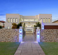 The White House GC Waterfront Home Cinema Jacuzzi Heated Pool - Australian Directory