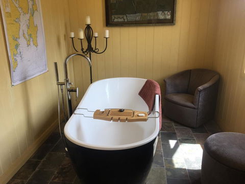 The Woolshed And Farmhouse Blue, Bruny Island - Australian Directory 3