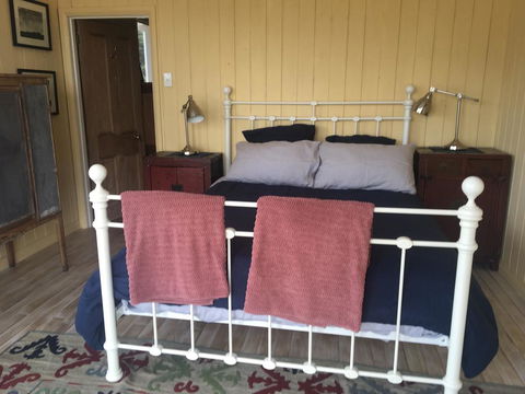 The Woolshed And Farmhouse Blue, Bruny Island - Australian Directory 2