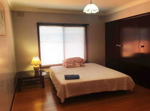 Thomastown Antique House Room 1 - Australian Directory 0