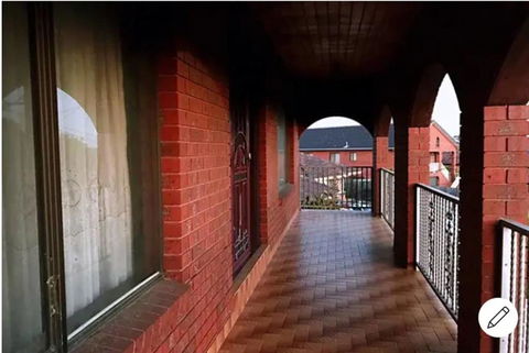 Thomastown Antique House Room 1 - Australian Directory 2