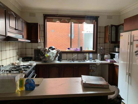 Thomastown Antique House Room 5 - Australian Directory 1