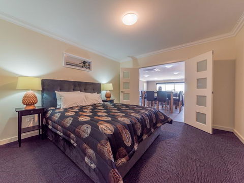 Thompson Ave Apartments - Australian Directory 1