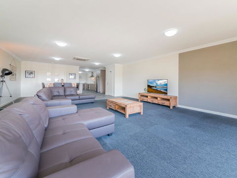 Thompson Ave Apartments - Australian Directory 3