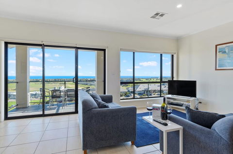Ticky's Dream - 18 Turnberry Drive - Australian Directory 2