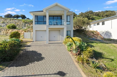 Ticky's Dream - 18 Turnberry Drive - Australian Directory 1