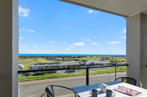 Ticky's Dream - 18 Turnberry Drive - Australian Directory 0