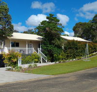 Tinaroo Sunset Retreat - Australian Directory