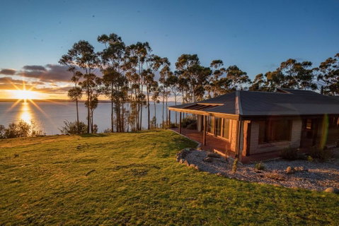 Tinderbox Cliff House - Australian Directory 0