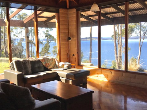 Tinderbox Cliff House - Australian Directory 2