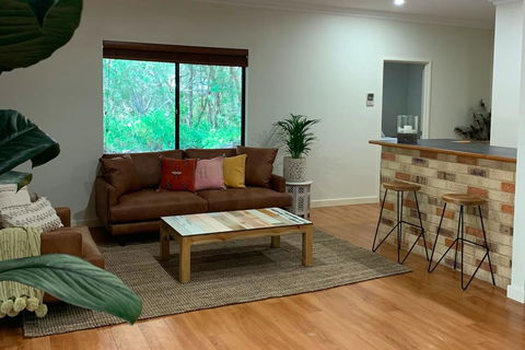 Toby's Escape - Australian Directory 1
