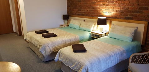 Tooleybuc Club Motor Inn - Australian Directory 1