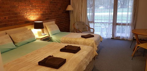 Tooleybuc Club Motor Inn - Australian Directory 2