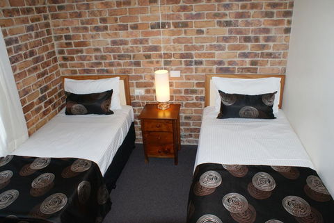 Toowong Villas - Australian Directory 2
