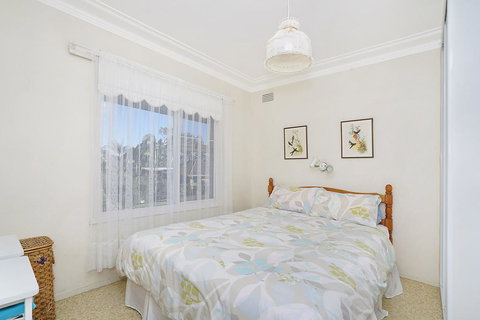Toowoon Bay Beachside Unit, Unit 4 - Australian Directory 3