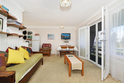 Toowoon Bay Beachside Unit, Unit 4 - Australian Directory 2
