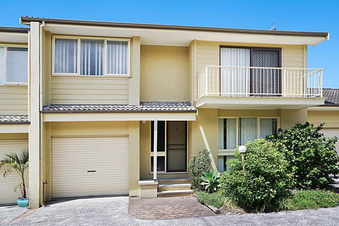 Toowoon Bay Townhouse, Unit 6 - Australian Directory 0