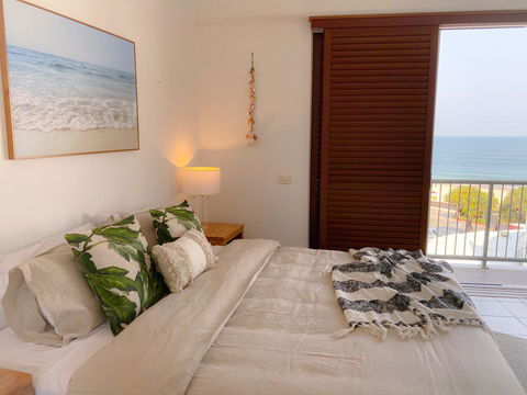 Top Floor Kings Beach Views With Private Rooftop Terrace With Spa Bath - Australian Directory 2