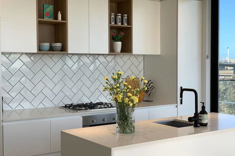 Top Floor Views, Yarraville, 2 Bedroom, 2bathroom - Australian Directory 1
