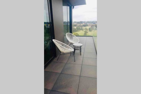 Top Floor Views, Yarraville, 2 Bedroom, 2bathroom - Australian Directory 0