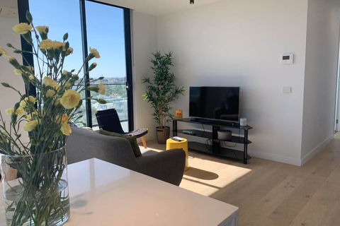 Top Floor Views, Yarraville, 2 Bedroom, 2bathroom - Australian Directory 2