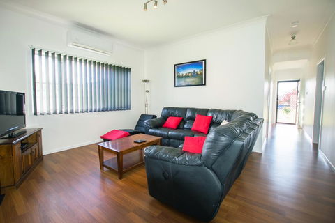 Topaz Cottage - Australian Directory 3