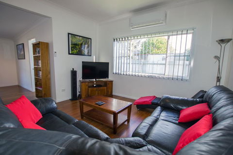 Topaz Cottage - Australian Directory 2