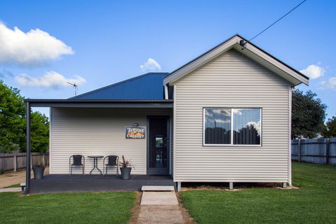 Topaz Cottage - Australian Directory 1