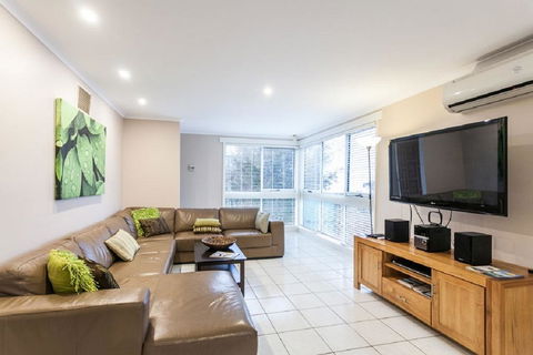Torquay Retreats - Anderson - Australian Directory 0