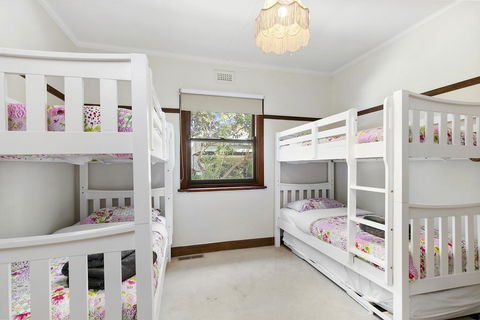 Torquay Retreats Aus - Bristol Road - Australian Directory 3