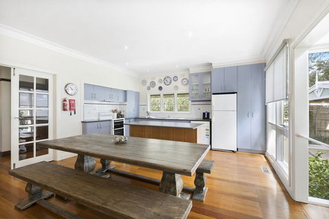 Torquay Retreats Aus - Bristol Road - Australian Directory 2