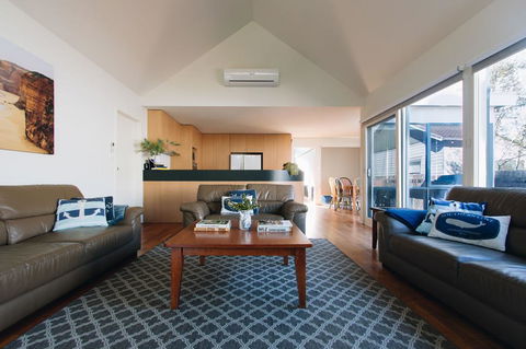 Torquay Retreats Aus - Eighteen Beach - Australian Directory 2