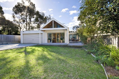 Torquay Retreats Aus - Eighteen Beach - Australian Directory 0